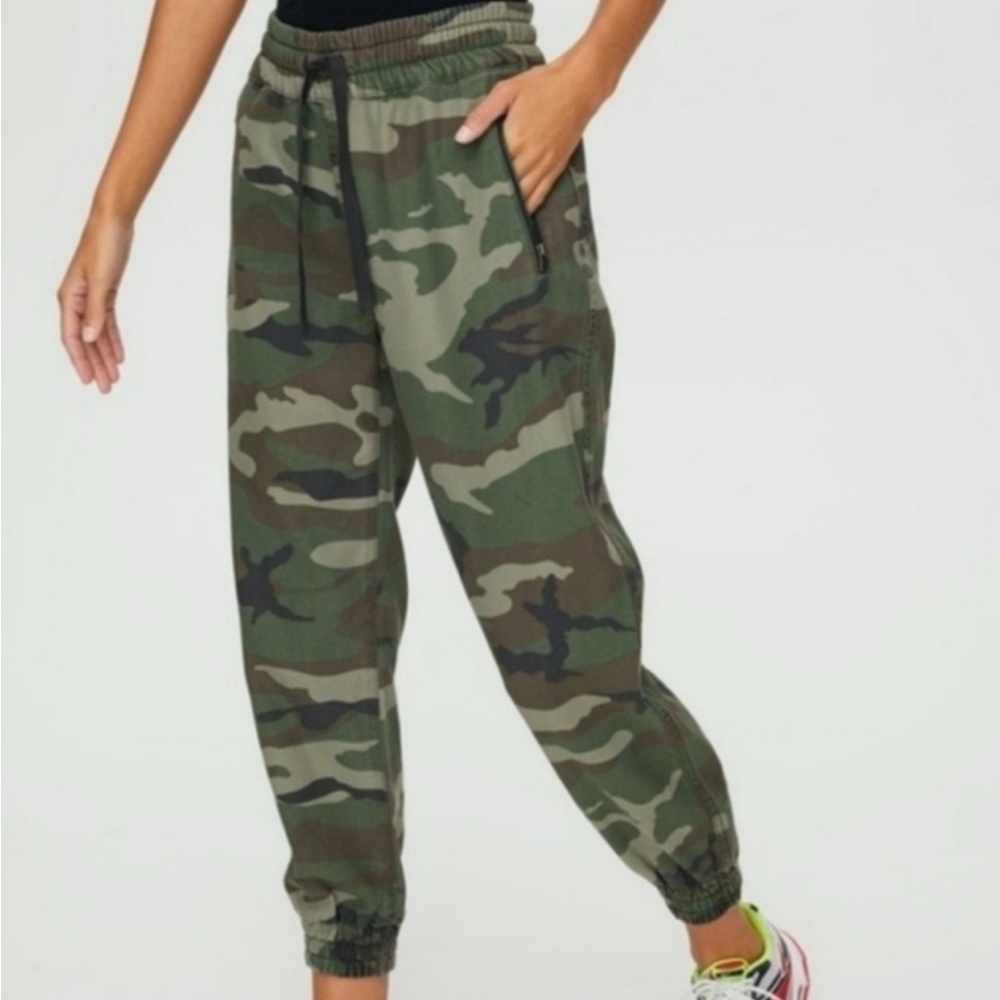 Aritzia TNA Camouflage Alix Green and Brown Joggers with Elastic Cuffs